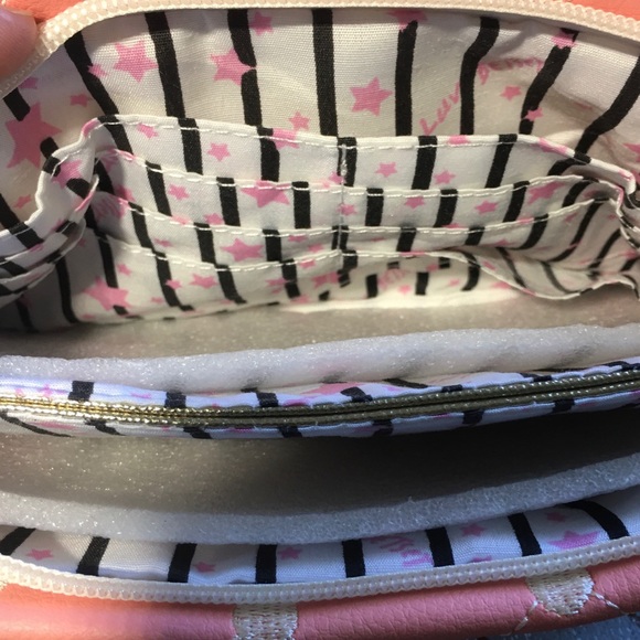 NWT Pale Pink Betsey Johnson Wristlet Gold Strap 💝 - Picture 4 of 7